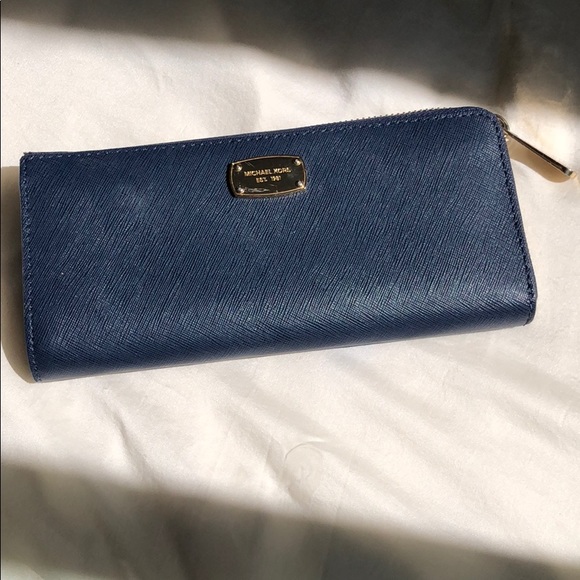 Michael Kors Handbags - MICHAEL KORA wallet Michael Kors Handbags - MICHAEL KORA wallet